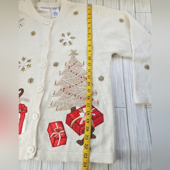 Winter Wonderland Vintage Embroidered Knit Cardigan in Cream and Red Size Med - Picture 7 of 12
